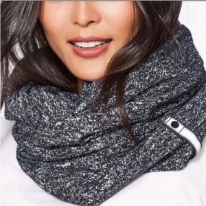 Lululemon Vinyasa Scarf Multi-way Black White Speckle Print BRAND NEW!